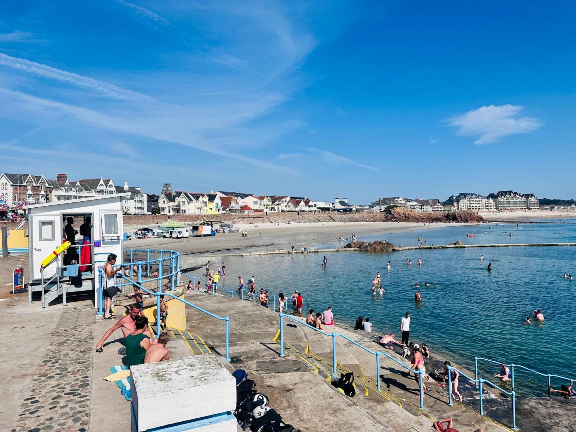 Eden House & Aquila House - Beach Apartments & Suites Saint Helier Exterior photo